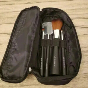BNWT The Body Shop Brush Set with Case